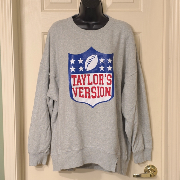 Aerie The Chill Crew Oversized Sweatshirt Women's L, w/Taylor's Version Fan Made - Picture 1 of 12